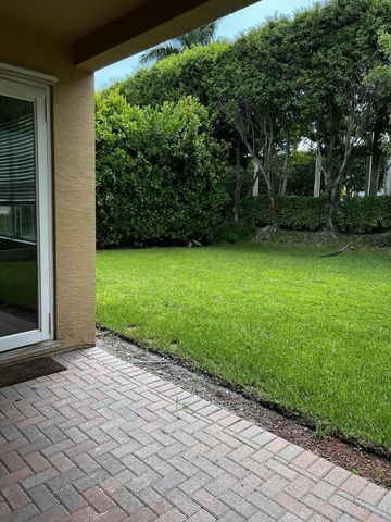 9555 Phipps Lane, Wellington, FL 33414