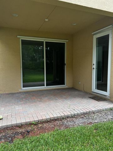 9555 Phipps Lane, Wellington, FL 33414