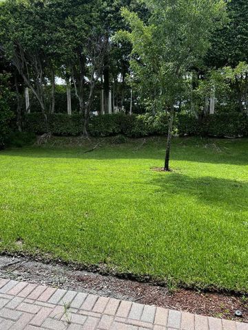 9555 Phipps Lane, Wellington, FL 33414