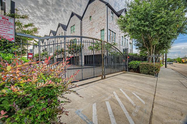 4009 University Grove Street, Houston, TX 77023