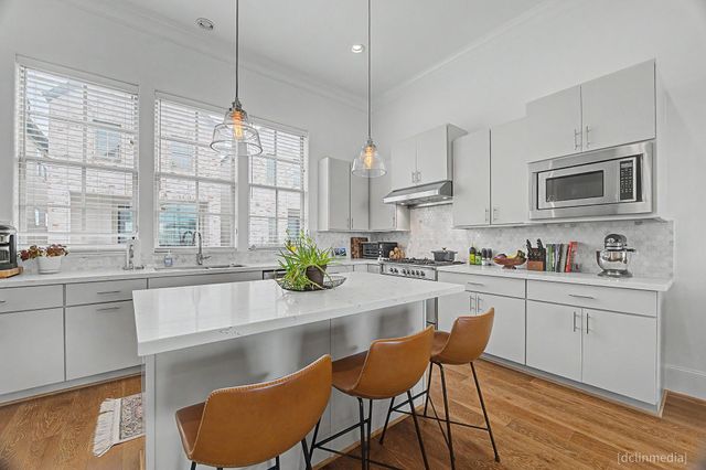 4009 University Grove Street, Houston, TX 77023