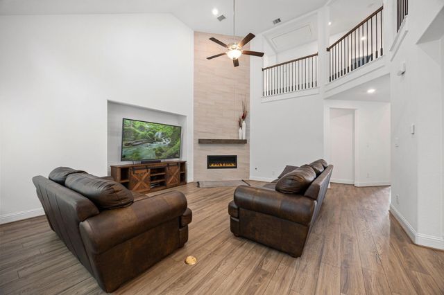 1021 Lakemont Bend Lane, Pinehurst, TX 77362