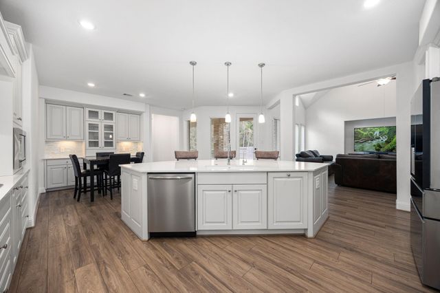 1021 Lakemont Bend Lane, Pinehurst, TX 77362