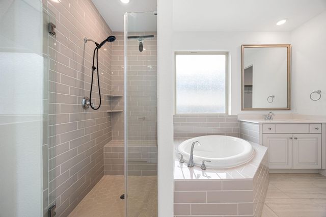 1021 Lakemont Bend Lane, Pinehurst, TX 77362