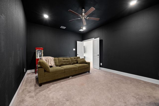 1021 Lakemont Bend Lane, Pinehurst, TX 77362