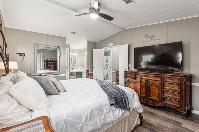 1727 HILTON HEAD BOULEVARD, Lady Lake, FL 32159