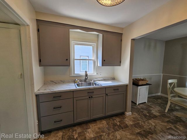 28316 Larchmont Street, St. Clair Shores, MI 48081
