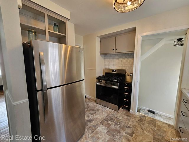 28316 Larchmont Street, St. Clair Shores, MI 48081