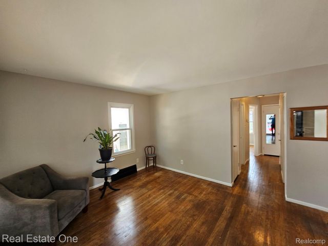 28316 Larchmont Street, St. Clair Shores, MI 48081