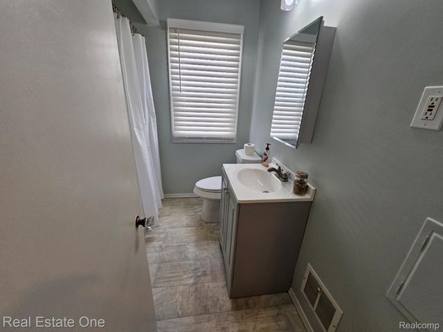 28316 Larchmont Street, St. Clair Shores, MI 48081