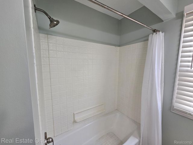 28316 Larchmont Street, St. Clair Shores, MI 48081