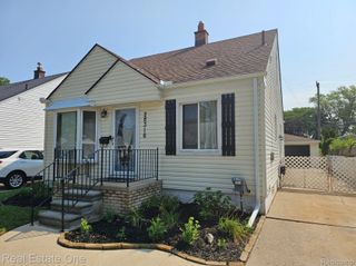 28316 Larchmont Street, St. Clair Shores, MI 48081