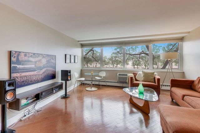 1150 N LAKE SHORE Drive 2B, Chicago, IL 60611