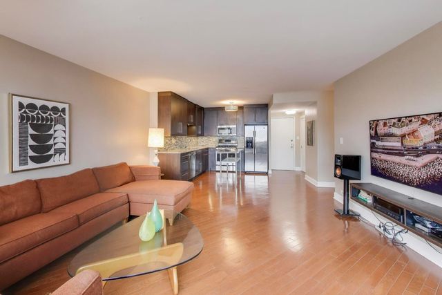 1150 N LAKE SHORE Drive 2B, Chicago, IL 60611