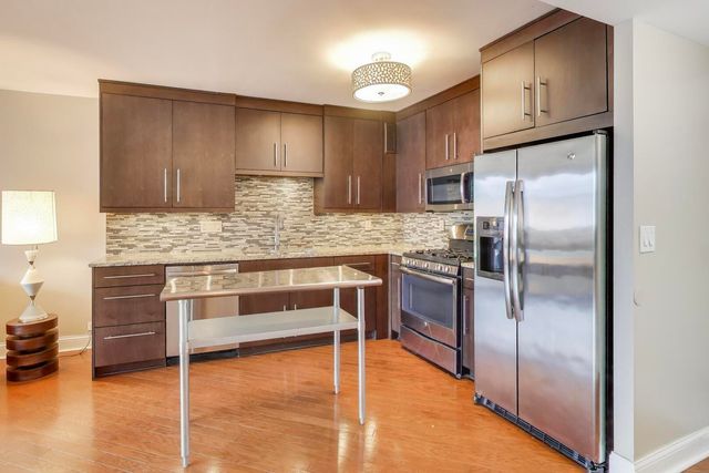 1150 N LAKE SHORE Drive 2B, Chicago, IL 60611