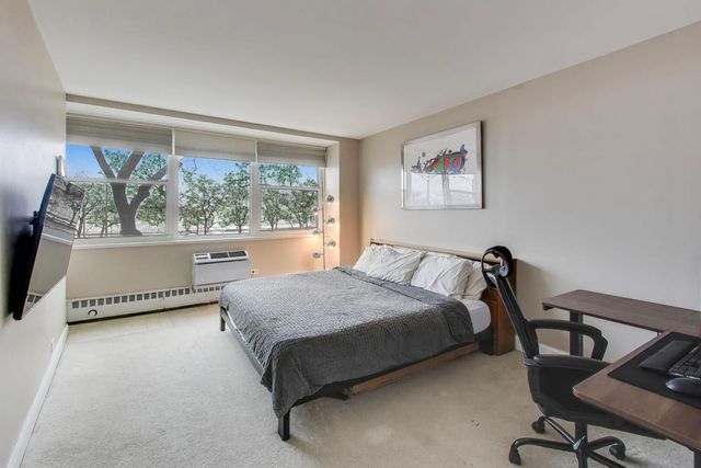 1150 N LAKE SHORE Drive 2B, Chicago, IL 60611