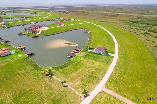 287 W Lago Loop Road, Port O'connor, TX 77982