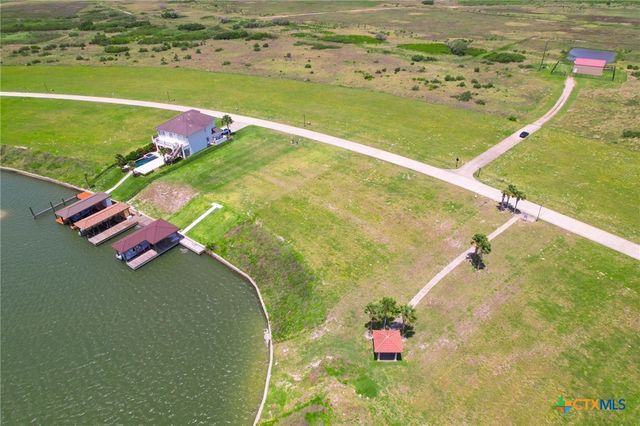287 W Lago Loop Road, Port O'connor, TX 77982