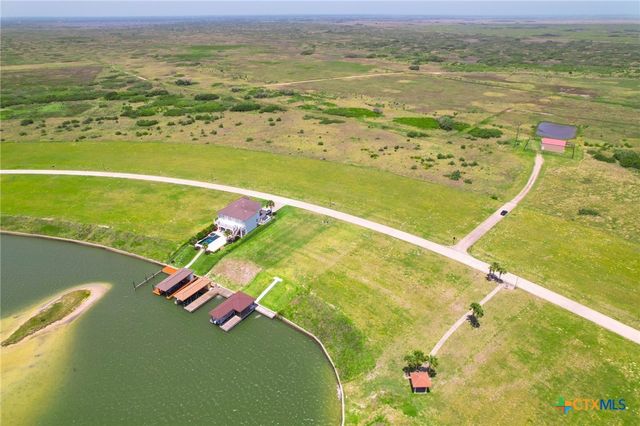 287 W Lago Loop Road, Port O'connor, TX 77982