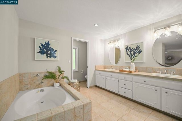 216 Royal Saint Ct, Danville, CA 94526
