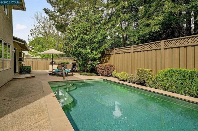 216 Royal Saint Ct, Danville, CA 94526