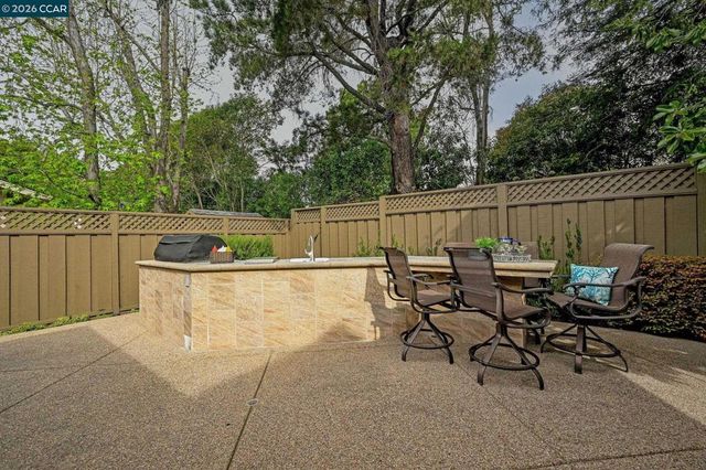 216 Royal Saint Ct, Danville, CA 94526