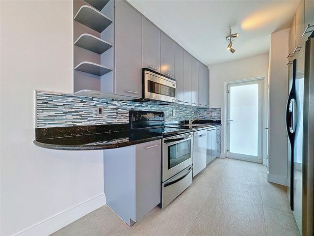 3250 NE 28th Street 809, Fort Lauderdale, FL 33308