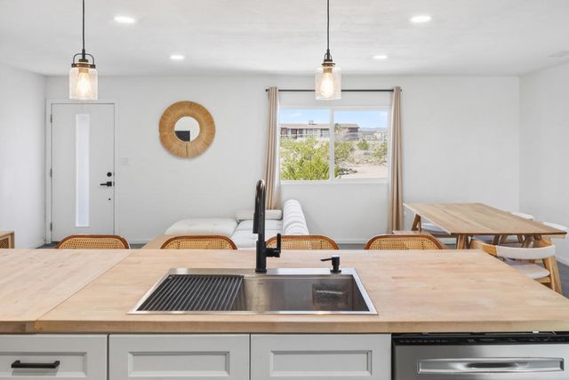 2071 Border Avenue, Joshua Tree, CA 92252