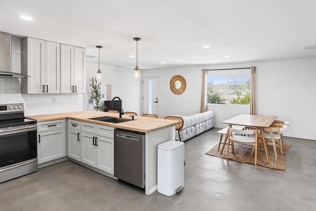 2071 Border Avenue, Joshua Tree, CA 92252