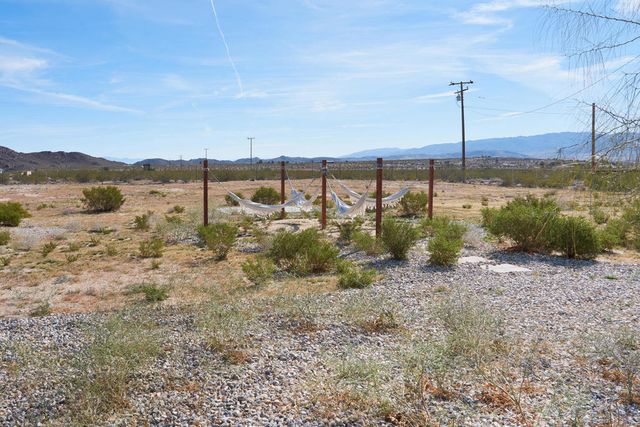 2071 Border Avenue, Joshua Tree, CA 92252
