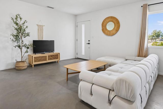 2071 Border Avenue, Joshua Tree, CA 92252