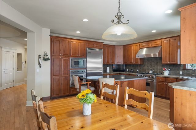 23431 NE 10th Place, Sammamish, WA 98074