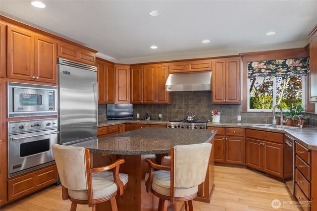 23431 NE 10th Place, Sammamish, WA 98074