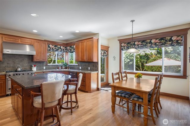 23431 NE 10th Place, Sammamish, WA 98074