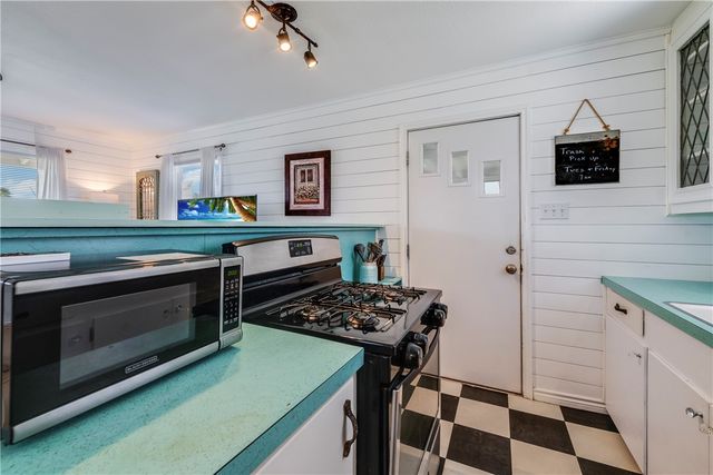 202 Trojan St, Port Aransas, TX 78373
