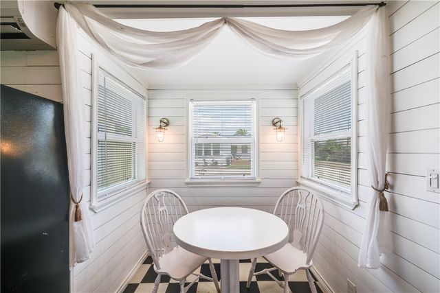 202 Trojan St, Port Aransas, TX 78373