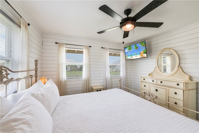 202 Trojan St, Port Aransas, TX 78373