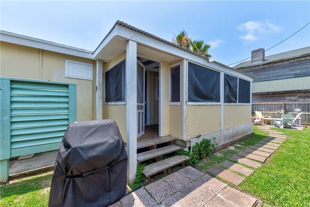 202 Trojan St, Port Aransas, TX 78373