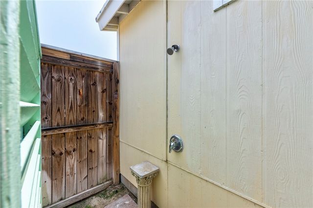 202 Trojan St, Port Aransas, TX 78373