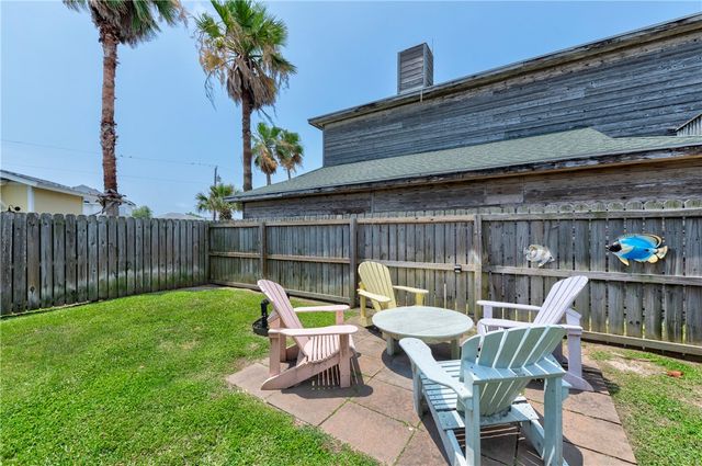 202 Trojan St, Port Aransas, TX 78373