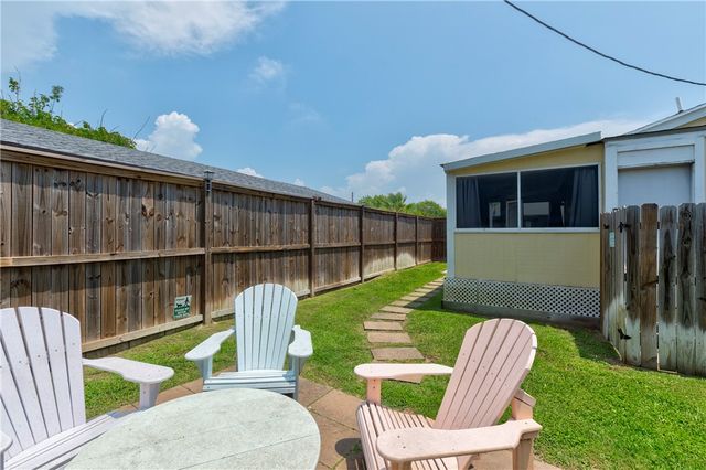 202 Trojan St, Port Aransas, TX 78373