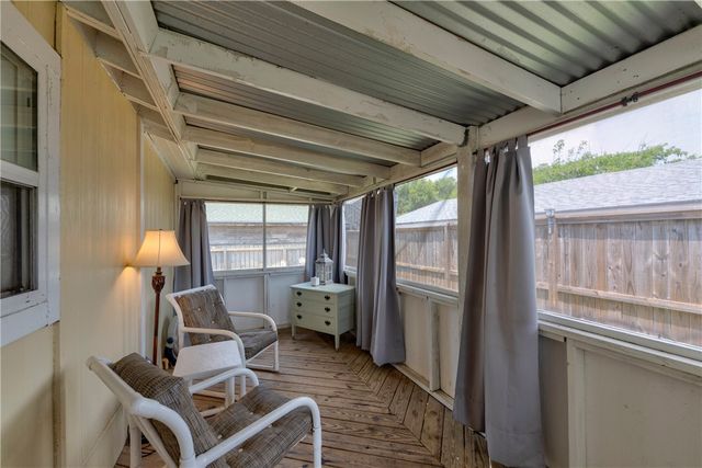 202 Trojan St, Port Aransas, TX 78373