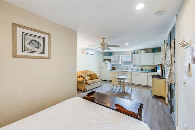 202 Trojan St, Port Aransas, TX 78373