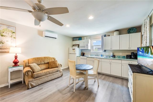 202 Trojan St, Port Aransas, TX 78373