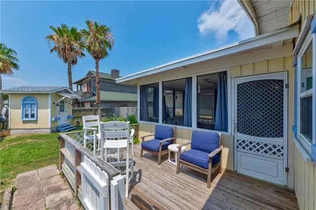 202 Trojan St, Port Aransas, TX 78373