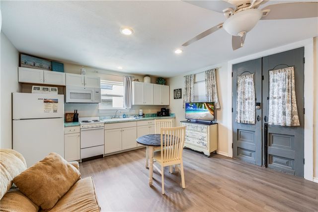 202 Trojan St, Port Aransas, TX 78373