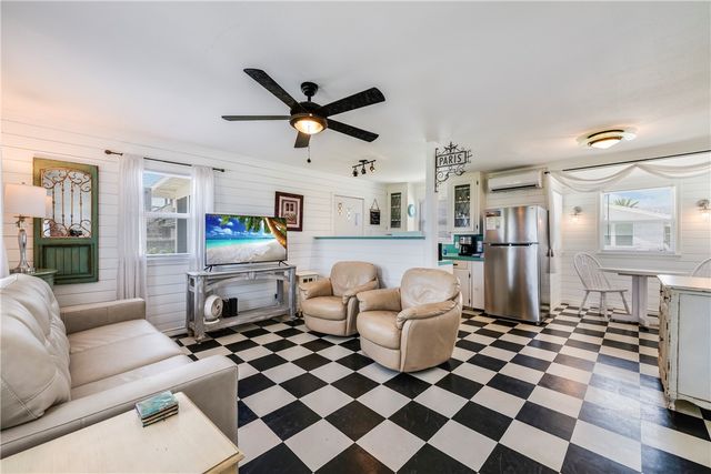 202 Trojan St, Port Aransas, TX 78373