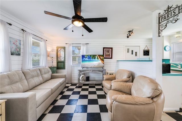 202 Trojan St, Port Aransas, TX 78373