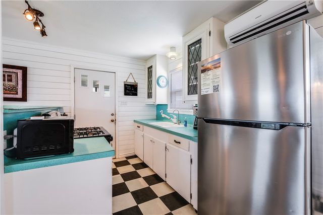 202 Trojan St, Port Aransas, TX 78373