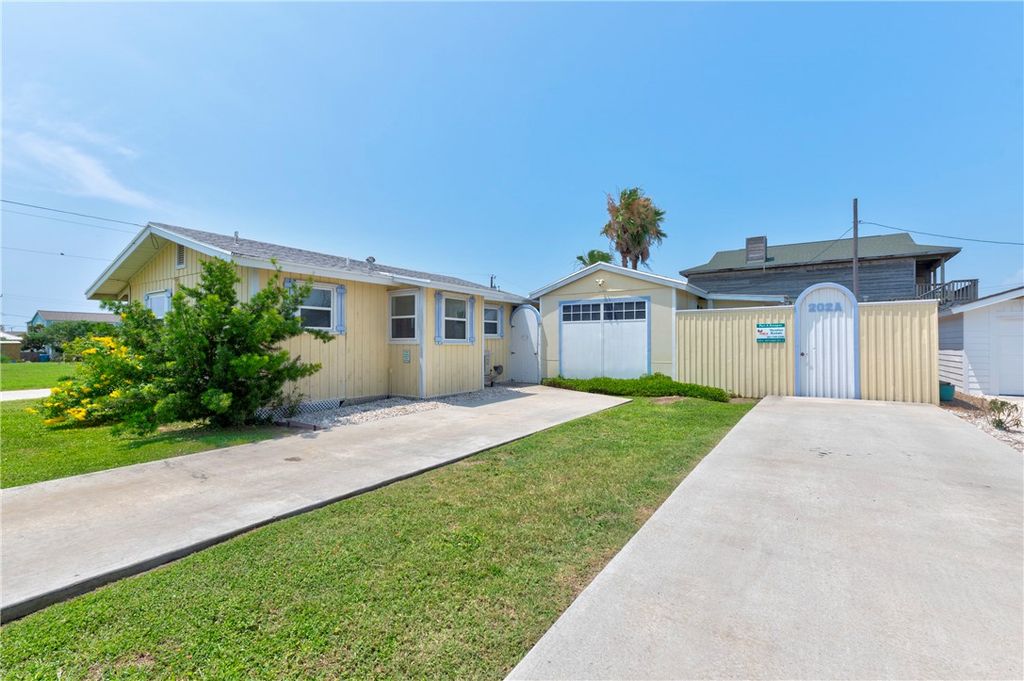 202 Trojan St, Port Aransas, TX 78373